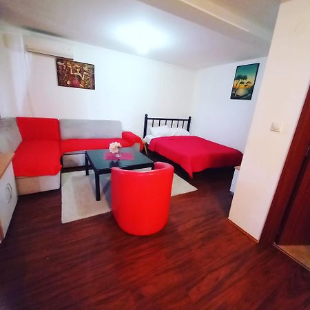 Apartment Dina Skopje Zewnętrze zdjęcie